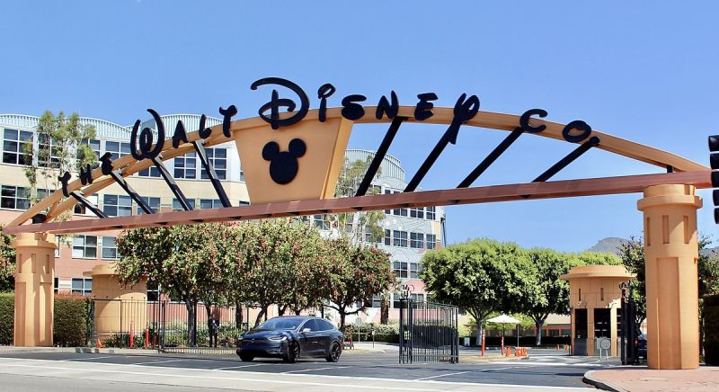 File:Walt Disney Studios Alameda Entrance.jpg
